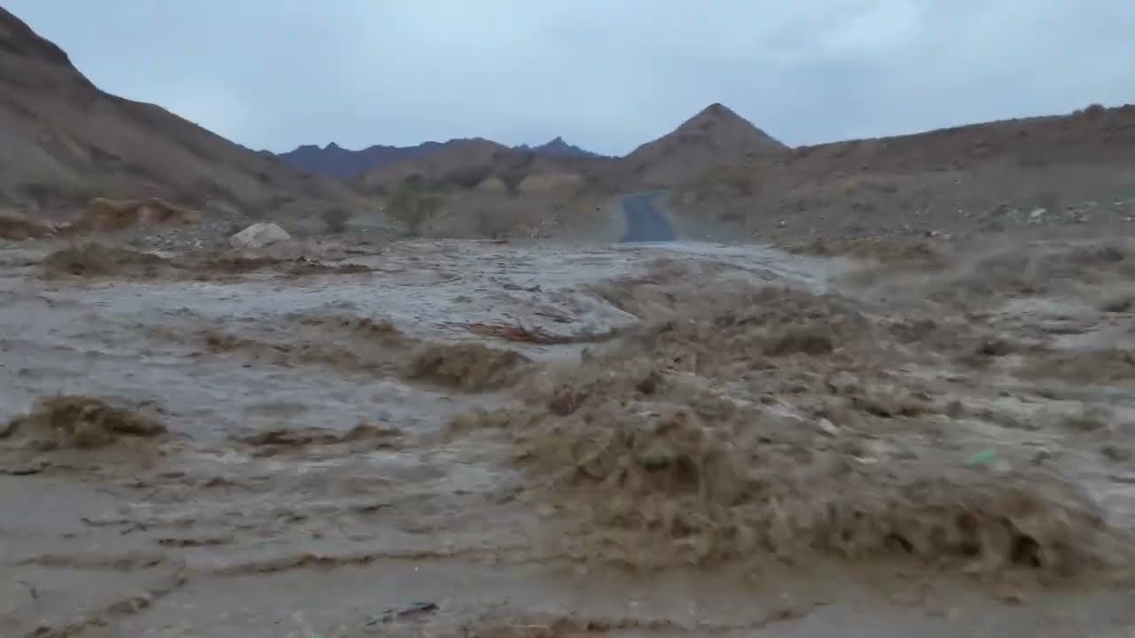 وصول سيل جارف لوادي عاهن وفيضانه الكبير بولايه صحار