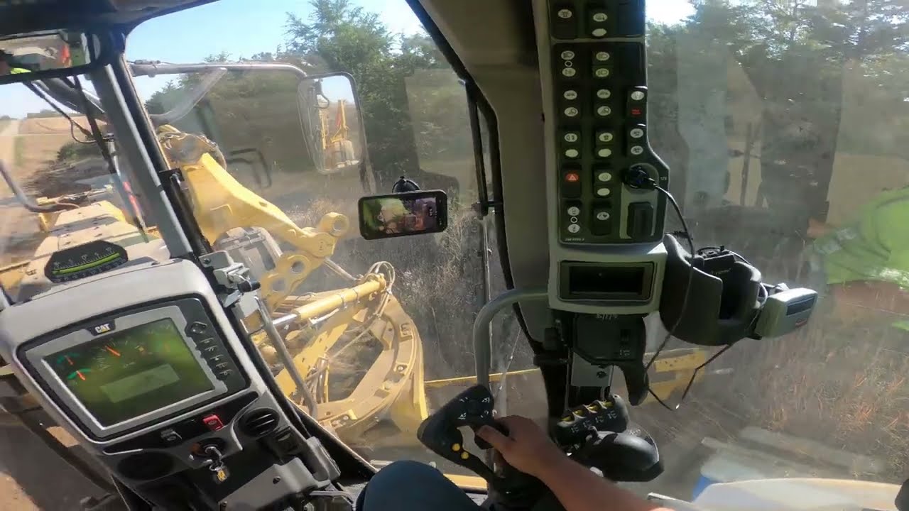 how to cut a flat bottom ditch with grader