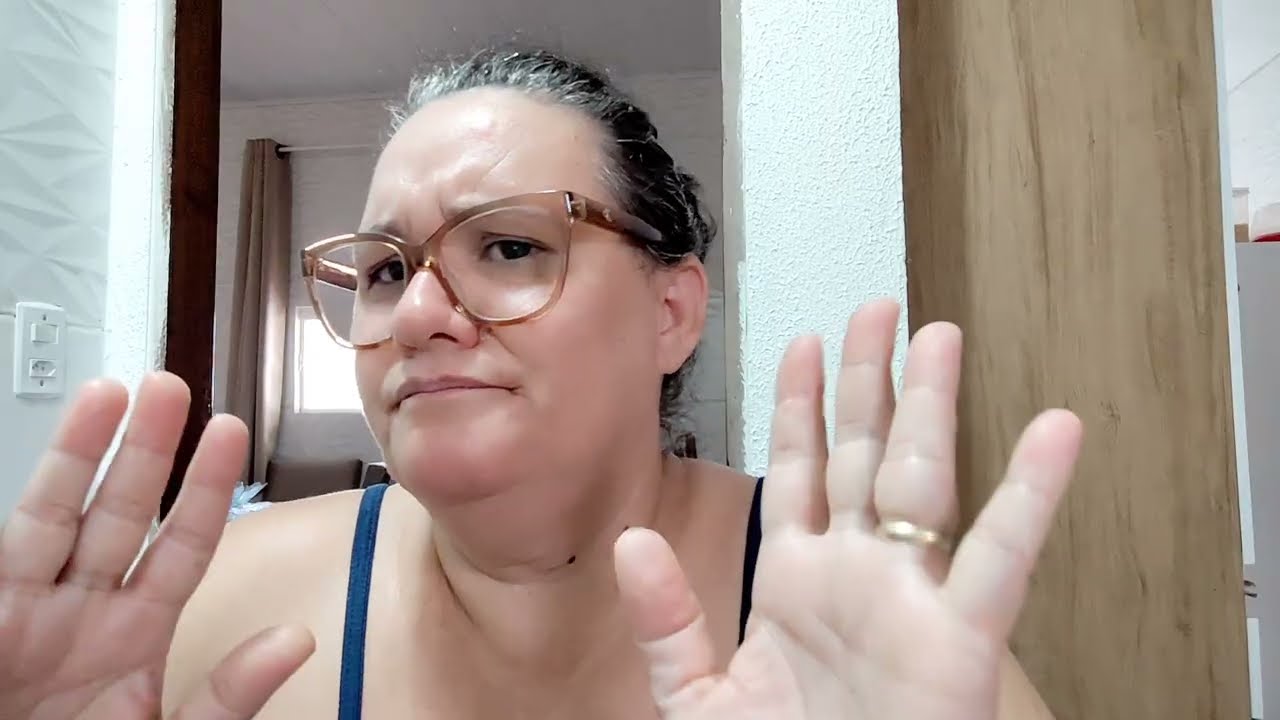 QUEM FOI A TRAIDORA QUE PASSOU O ÁUDIO PARA RESENHISTA TENHO UMA TRAÍRA AINDA QUE NÃO FOI DESCOBERTA