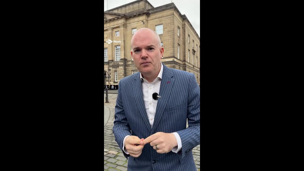 Питер Мюррелл внес расходы на предметы роскоши в качестве партийных расходов в бухгалтерскую прог...