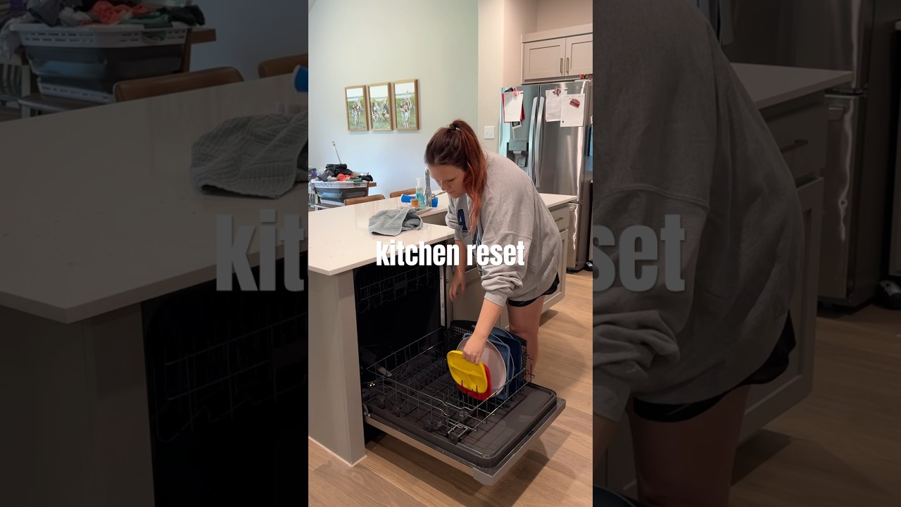 this is me trying ✨🤟🏼 #MomLifeVlogs #KitchenReset #PregnantMomLife #CleaningShorts #MomOf3