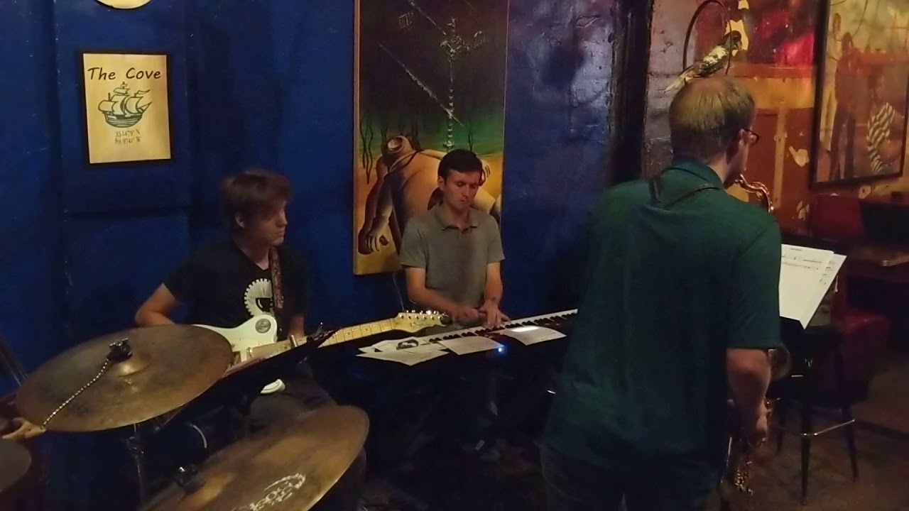 Cap'n Fretno live at the Cove