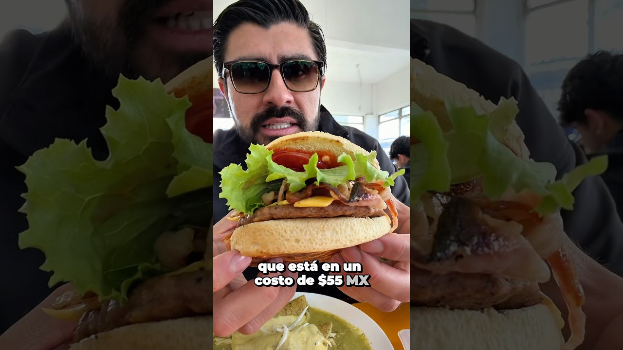 La burger m&aacute;s famosa de FES Arag&oacute;n UNAM #short #shorts #food #foodie #burger #unam #escuela #mexico