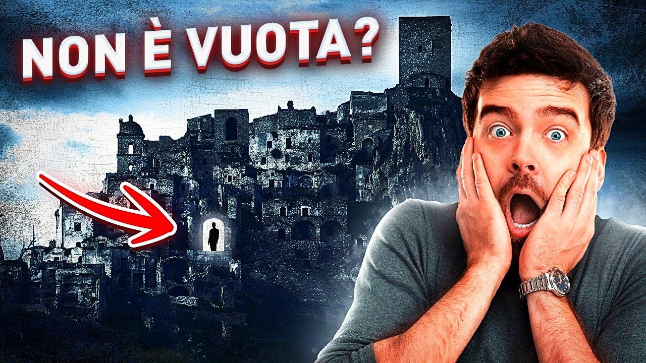 La statua misteriosa che si trova nella città medievale abbandonata
