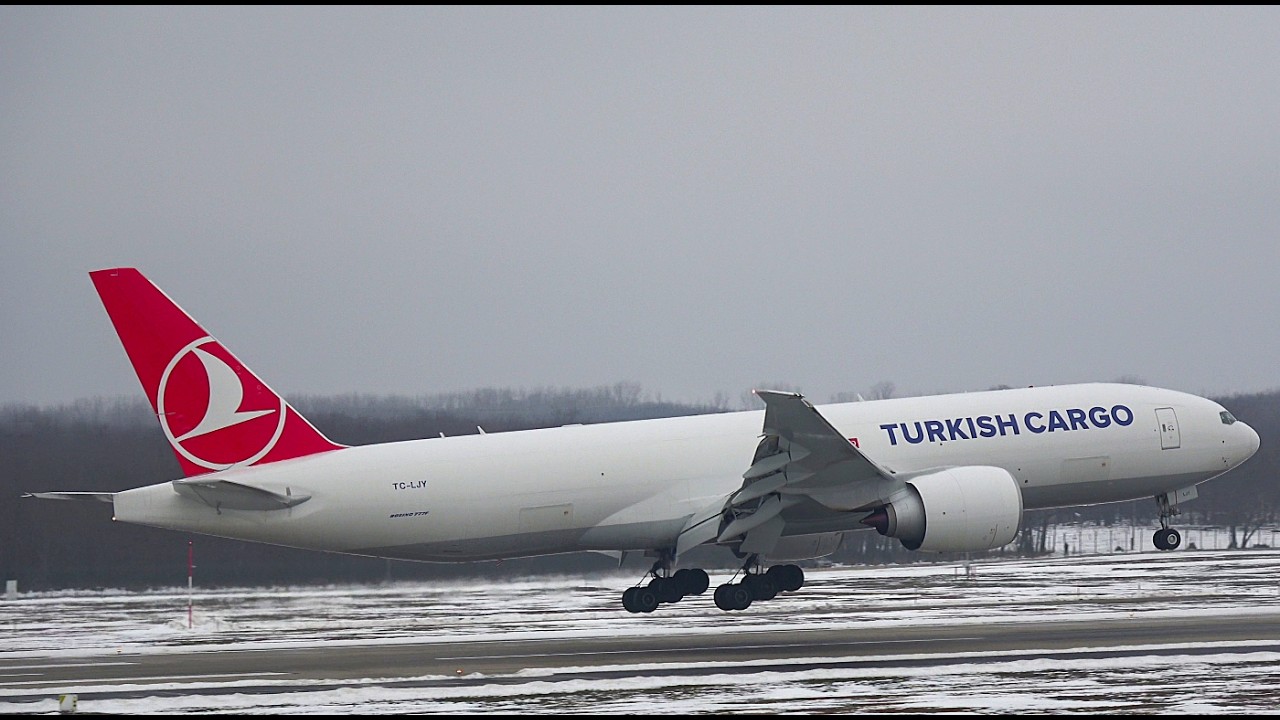 4K | 20 ❄️✈️SNOWY ARRIVALS into Budapest Liszt Ferenc Intl Airport (BUD/LHBP)
