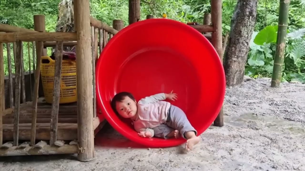 Video summarizing 3 consecutive working days of a single mother