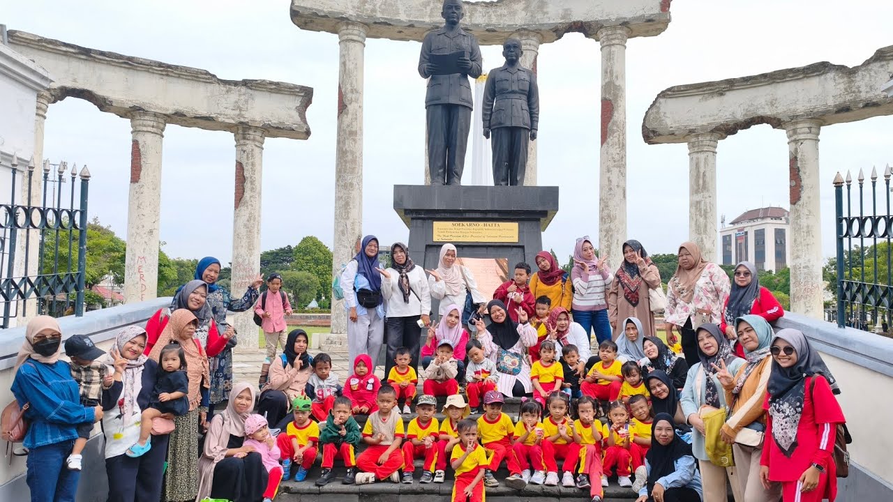 PETUALANGAN BOCIL KE MUSEUM PAHLAWAN ! JALAN JALAN SERU NAIK KERETA API STASIUN INDRO - PASAR TURI