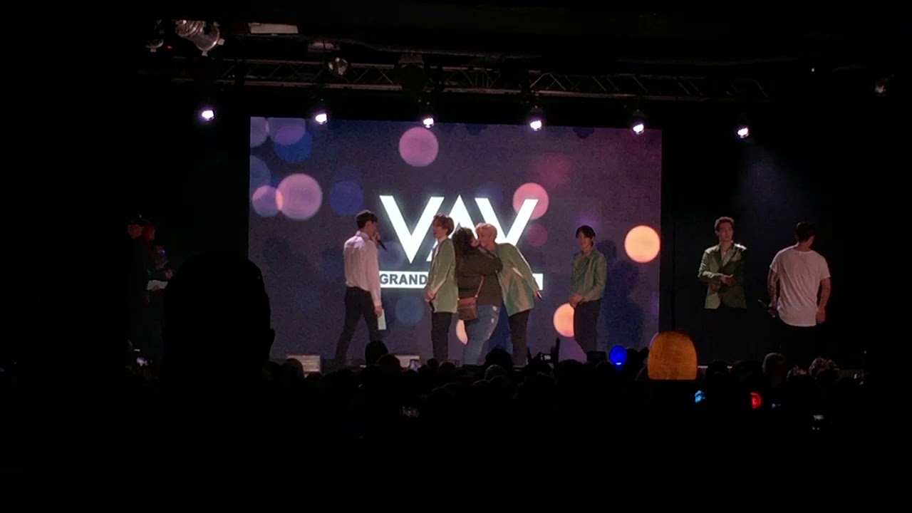 VAV Grand America Tour Chicago Interaction with Vampz
