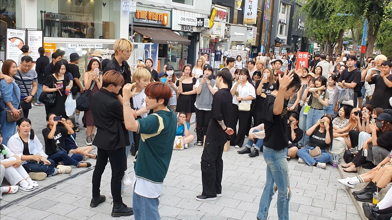 [STREET ARTIST] ABLUE, KPOP BOYGROUP. HONGDAE BUSKING. 230702.