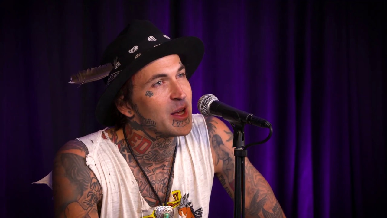 Yelawolf Performs 
