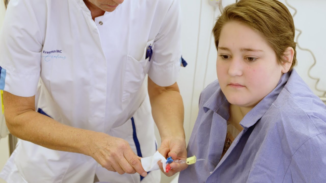 Nina heeft leukemie: 'Voor een meisje van 15 is het echt niet tof om kaal te zijn'