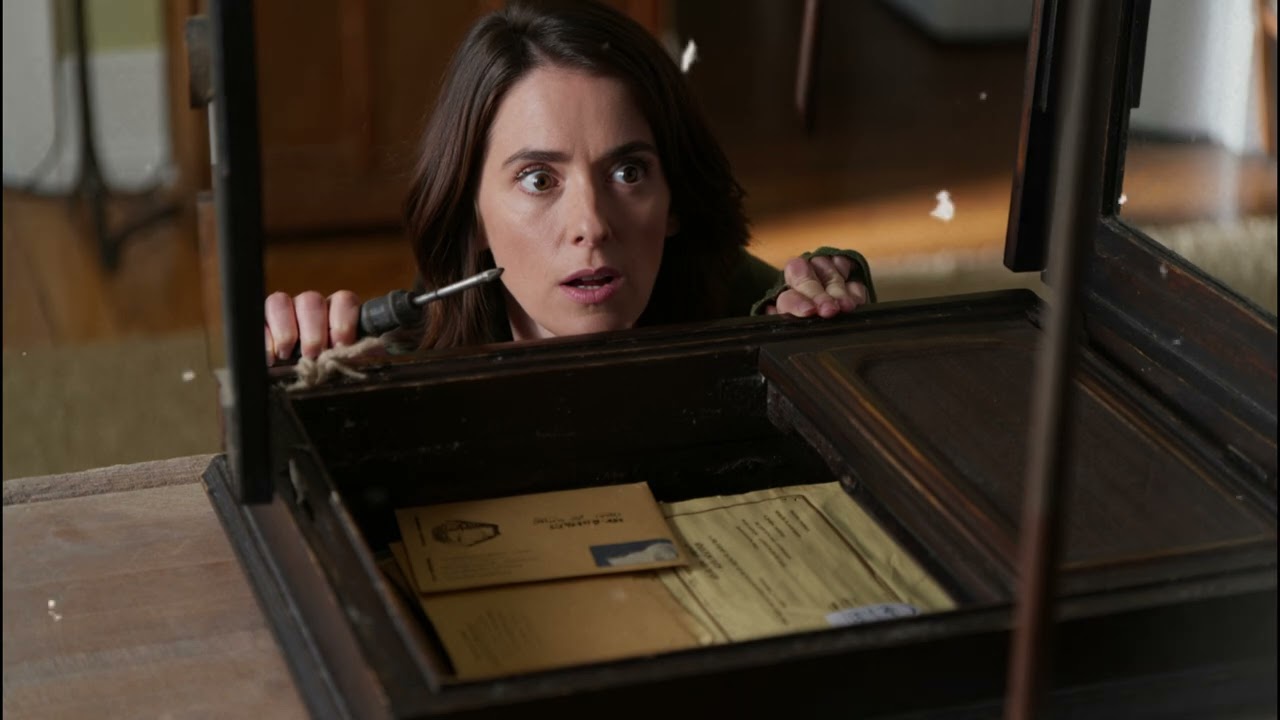 Family Laughed at the Antique Mirror She Inherited &mdash; The Frame Hid a $246M Secret