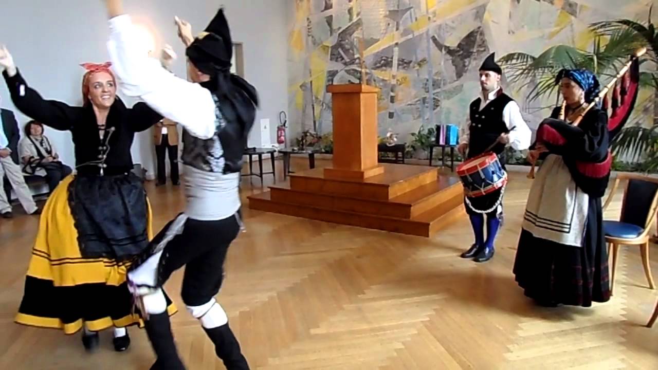Xeitu representa a Asturies na recepción del Ayuntamientu de Lorient a les naciones celtes