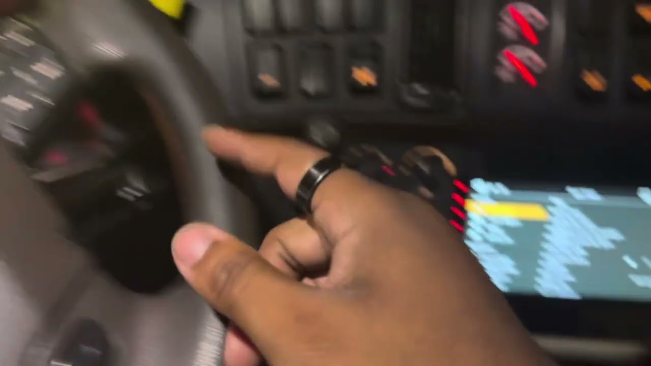 2015 Volvo VNL 780 globetrotter apple CarPlay upgrade (works on all semis)