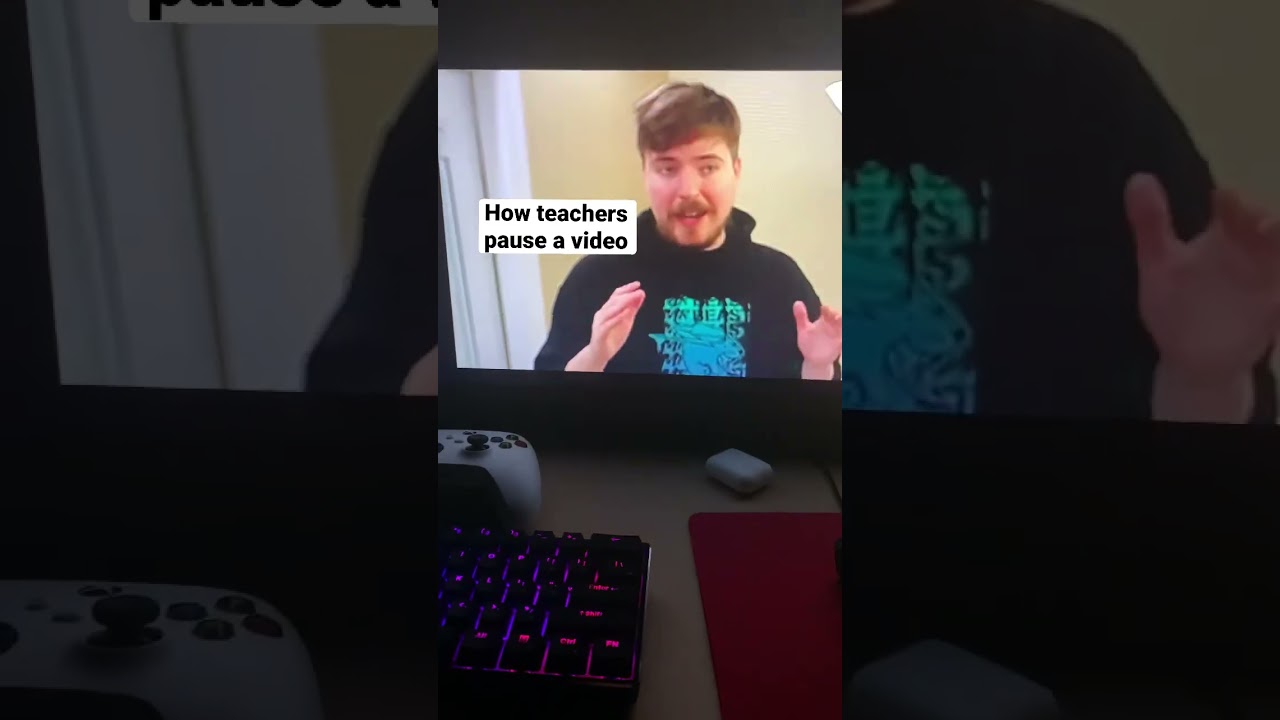 How normal people pause a video vs how teachers pause a video #relatable #funny #laugh #shorts #fyp