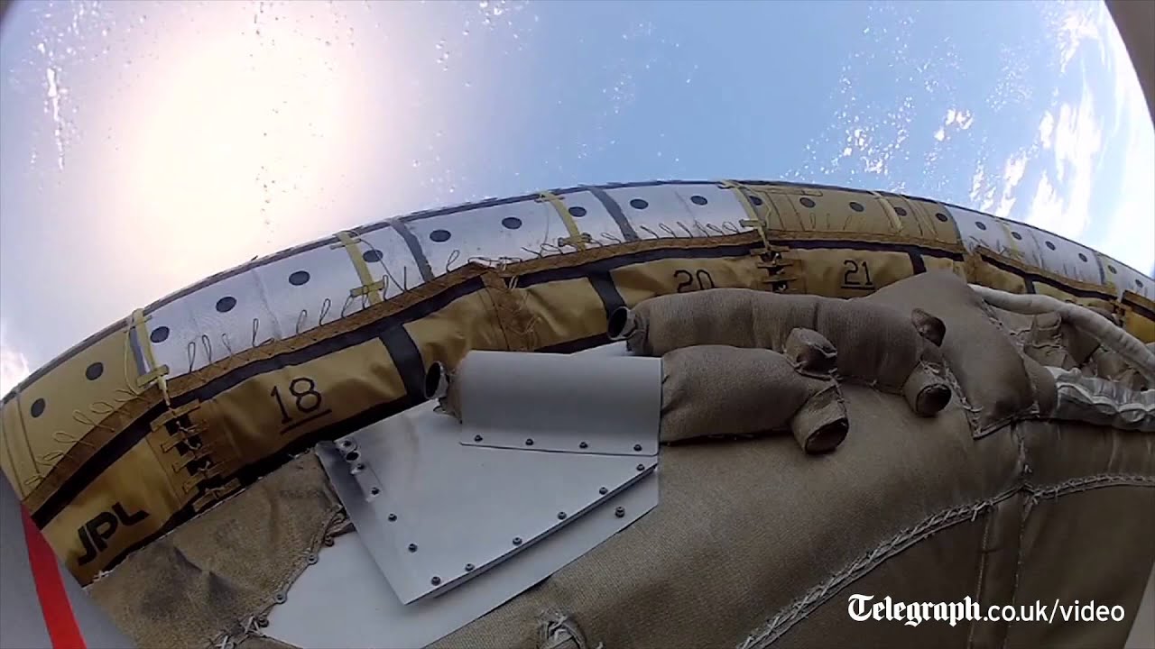 Nasa's tests 'flying saucer' for Mars missons