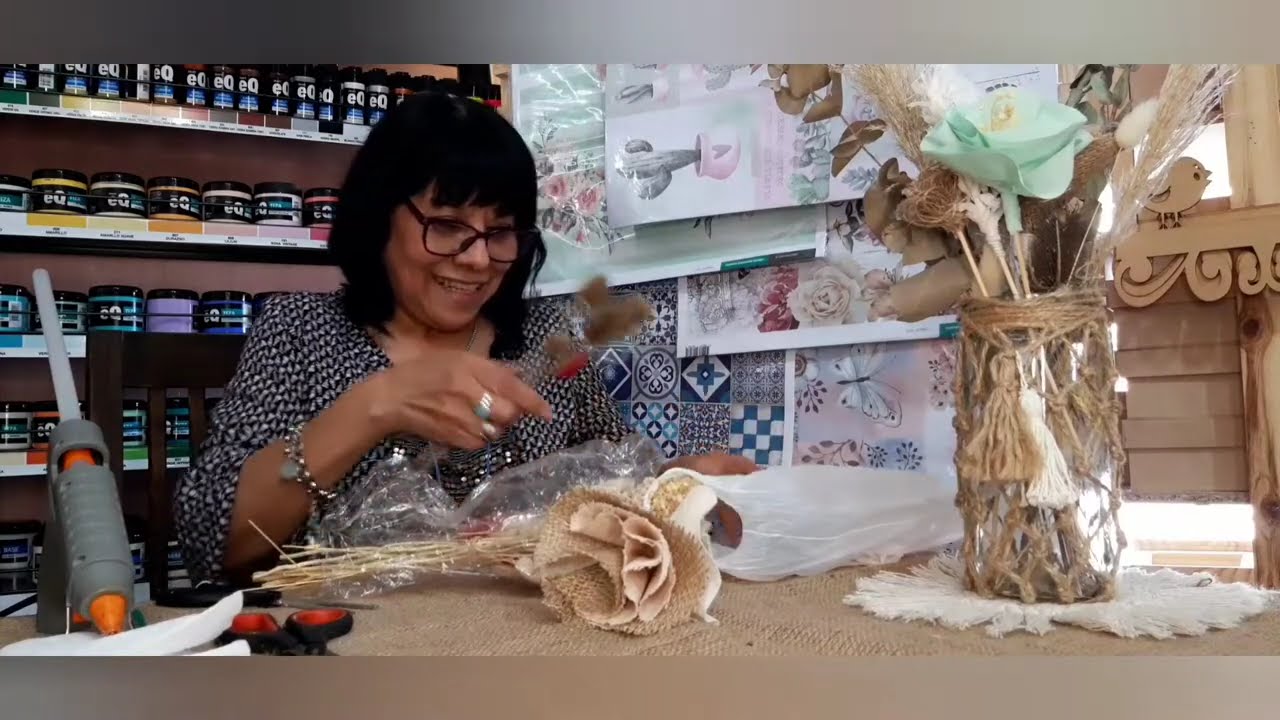 Arreglo floral con flores de tela 🌿
