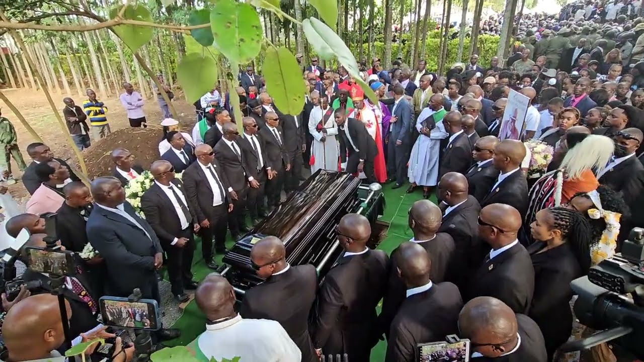 Dramas at maina njengas dad grave side