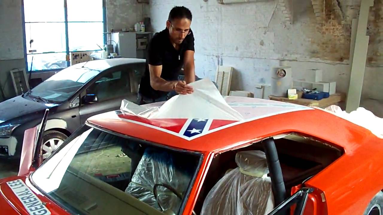 Lee 1 Placing  Rebel flag on the roof