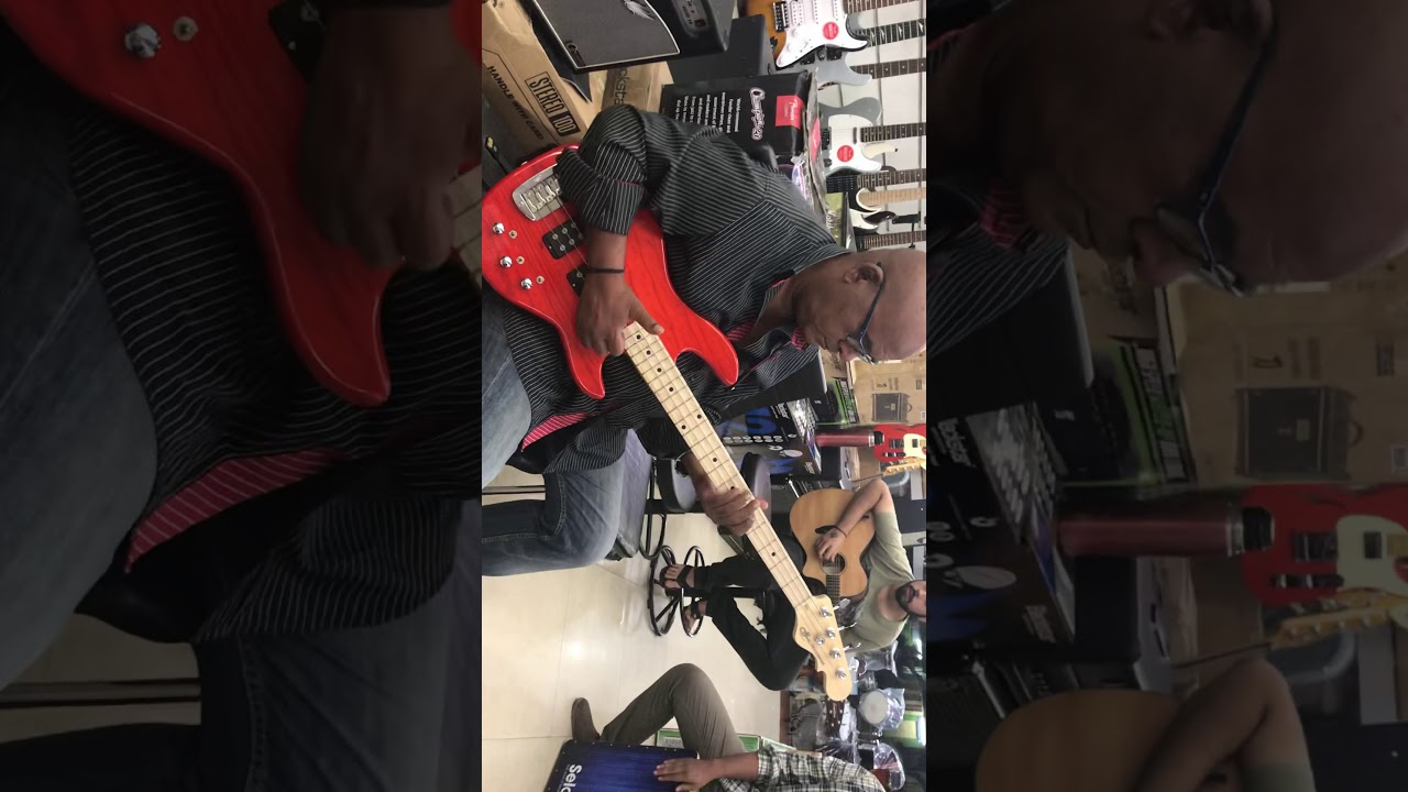 Amazing bassist Keith peters and cajon jam