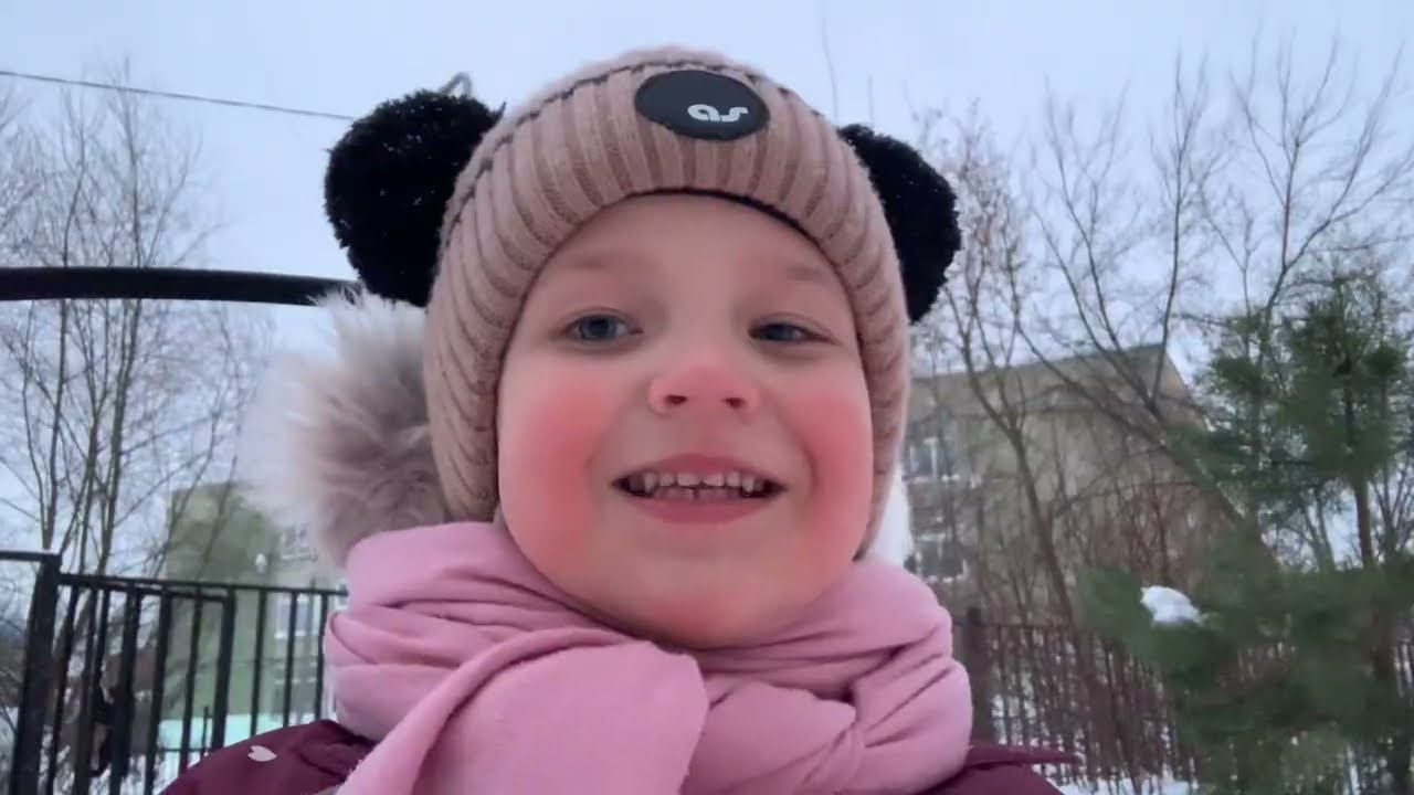 Вика на снегокате! Единорог потерялся в снегу 😱🦄❄️