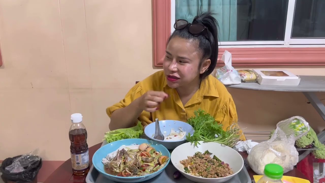สมัยนี้ มันหมดแล้วกับคำว่า บูลลี่ ถึงขั้นทักถามพ่อใหญ่ คิดยังไงเอาเมียเด็ก#เมียฝรั่ง #บลลี่คนอื่น