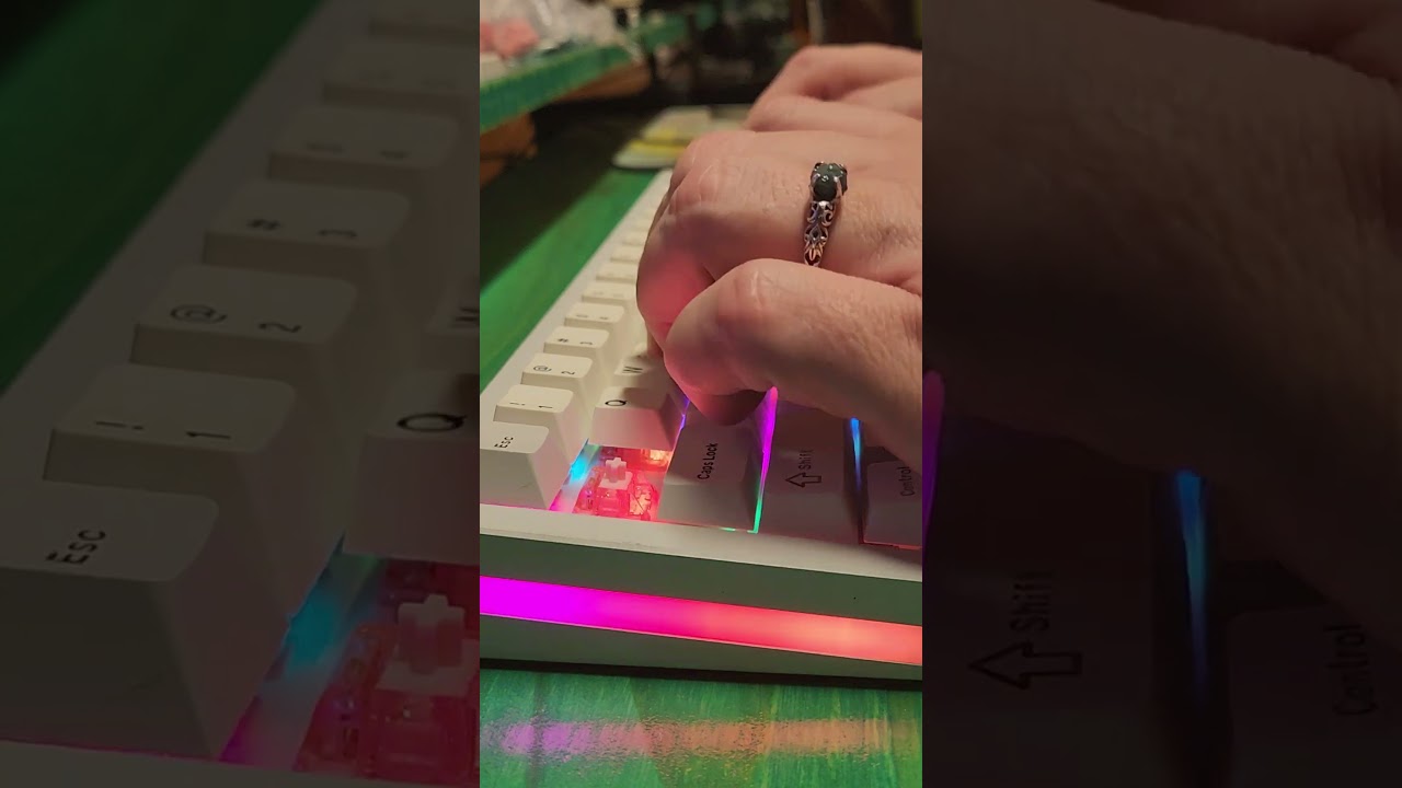 Yunzii AL66 with HMX Luckies