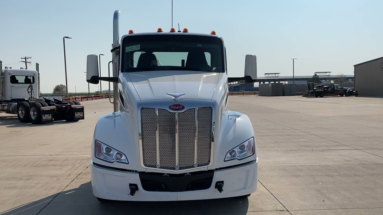 2022 Peterbilt 579 Day cab MLU - Mid Life Update!  (New body style!)