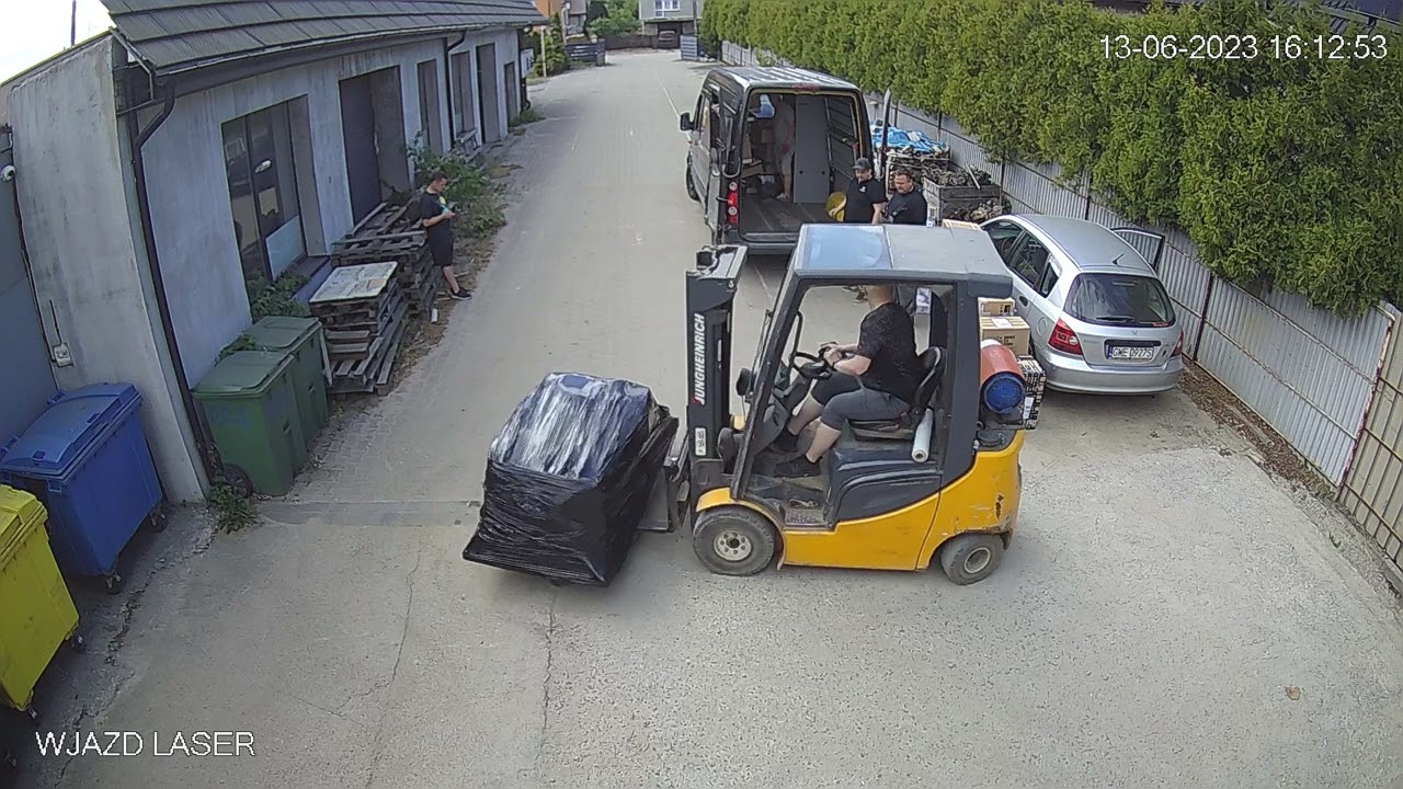 Jak kurier UPS postępuje z przesyłkami. Reda 13.06.2023