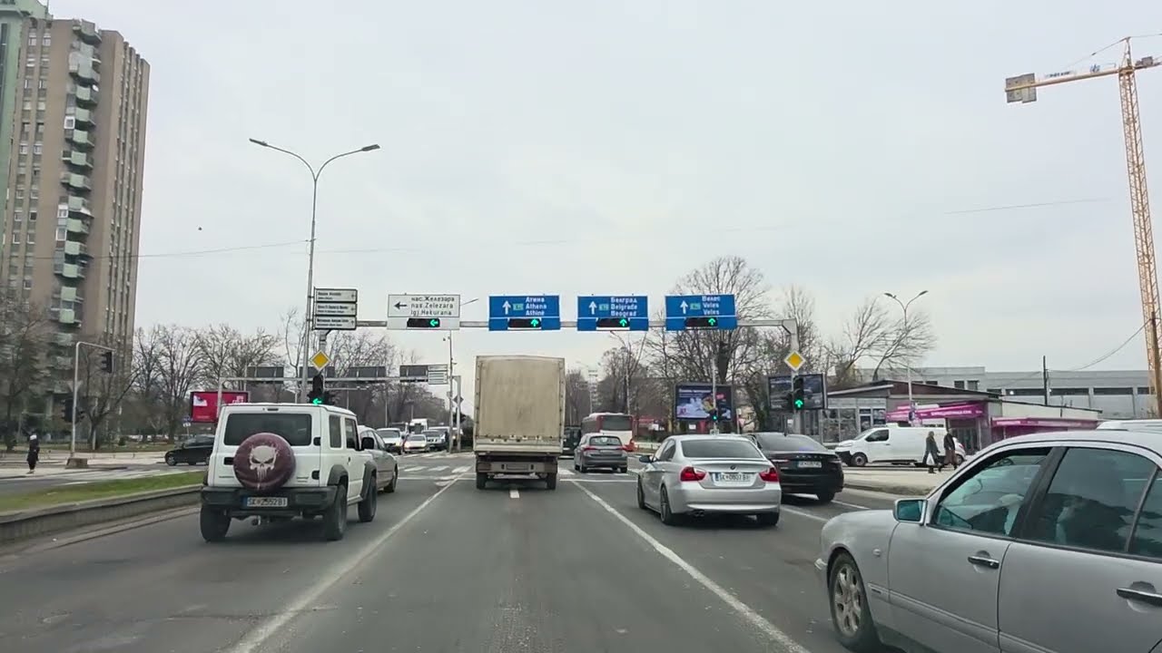 Üsküp havalimanına misafirimi almaya gidiyoruz.