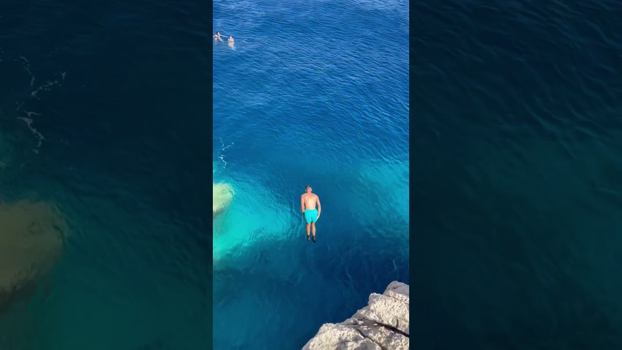 Cliff jumping Zakynthos, gainer 8 meters.