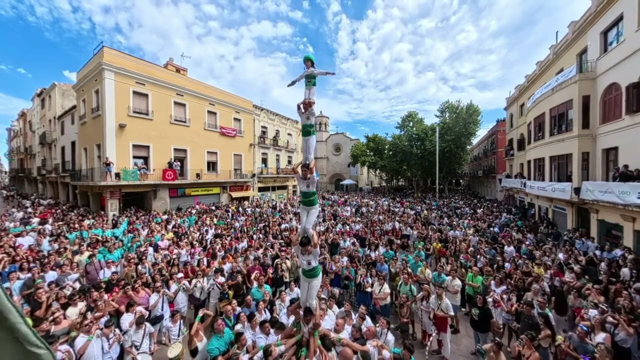 Pilar de 6 aixecat per sota dels Falcons de Vilafranca