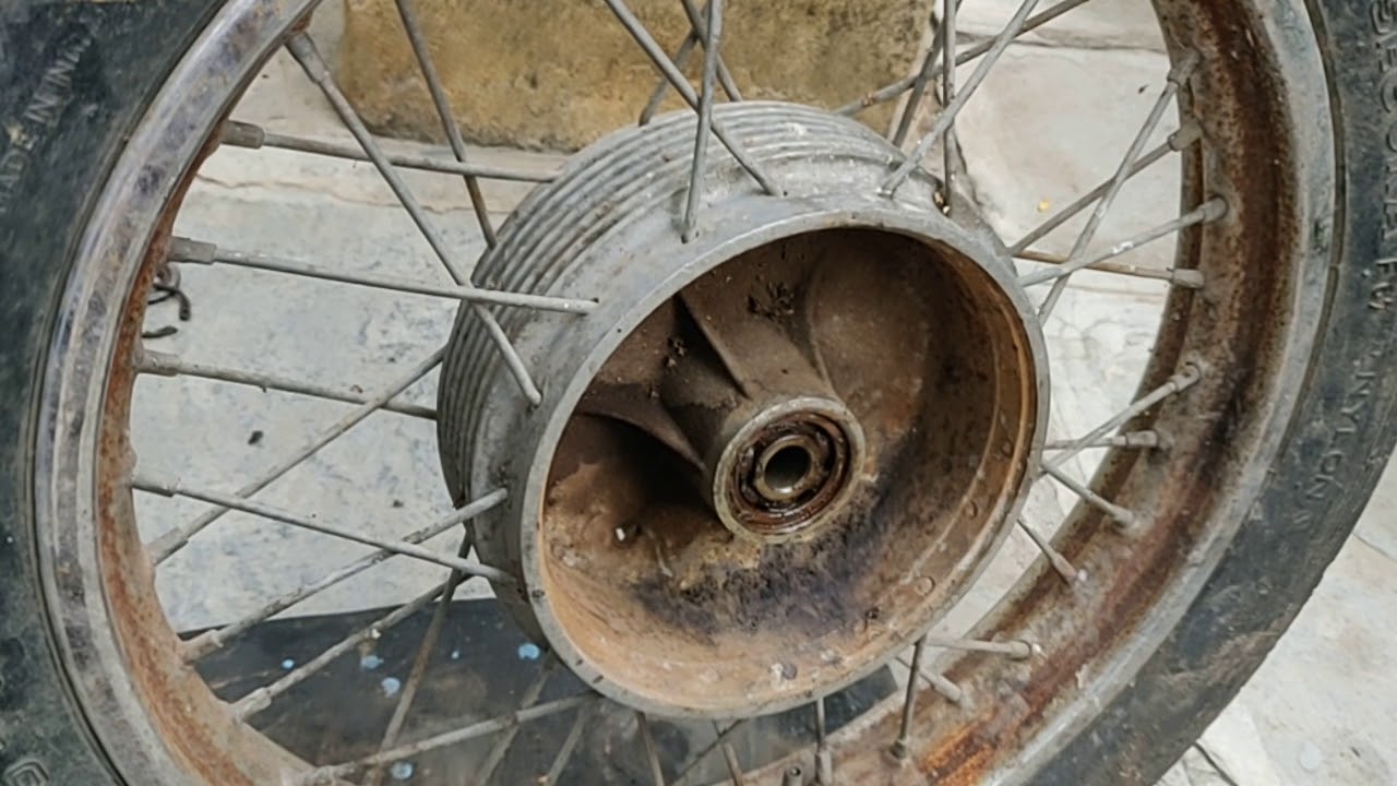 Jawa 250cc  and Yezdi 250cc bikes wheel bearing removing method Hindi, Telugu and English