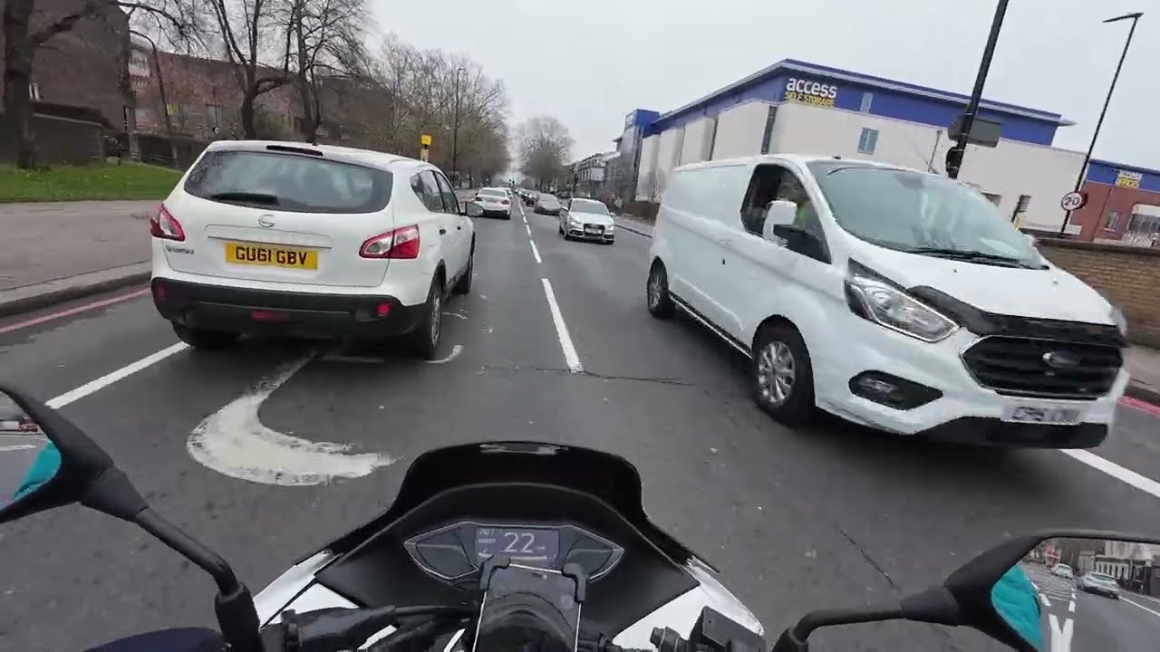 South London | Busy Streets & City Views 🏍️🇬🇧