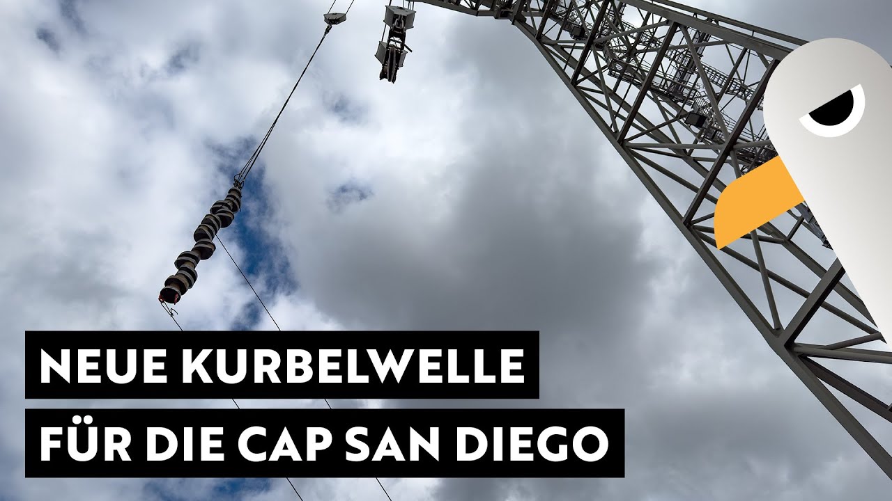 Gigantischer Schwimmkran 🏗️ liefert neue Kurbelwelle für die Cap San Diego