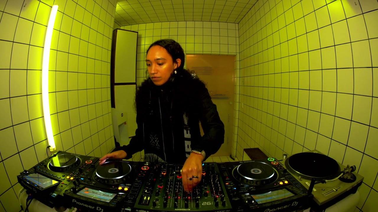Aletha | H&Ouml;R - Dec 13 / 2022