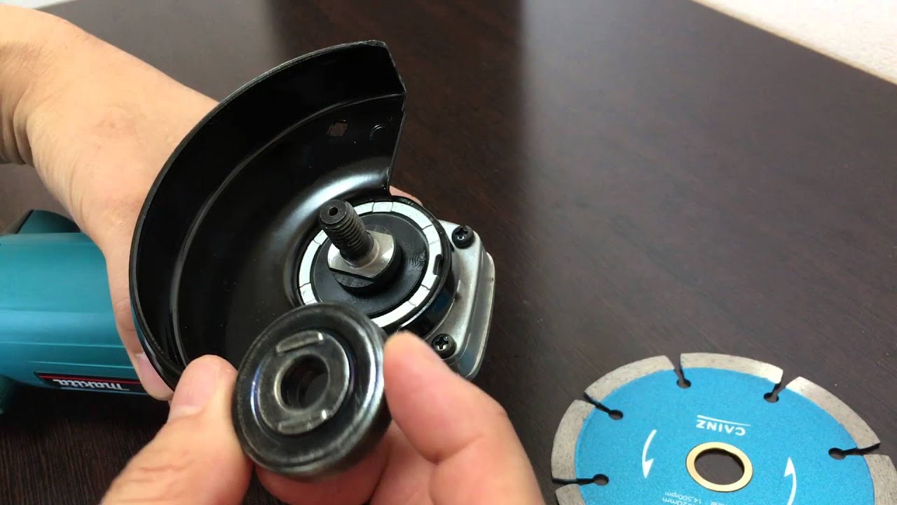 ディスクグラインダーにダイヤモンドカッターを取り付けた動画
