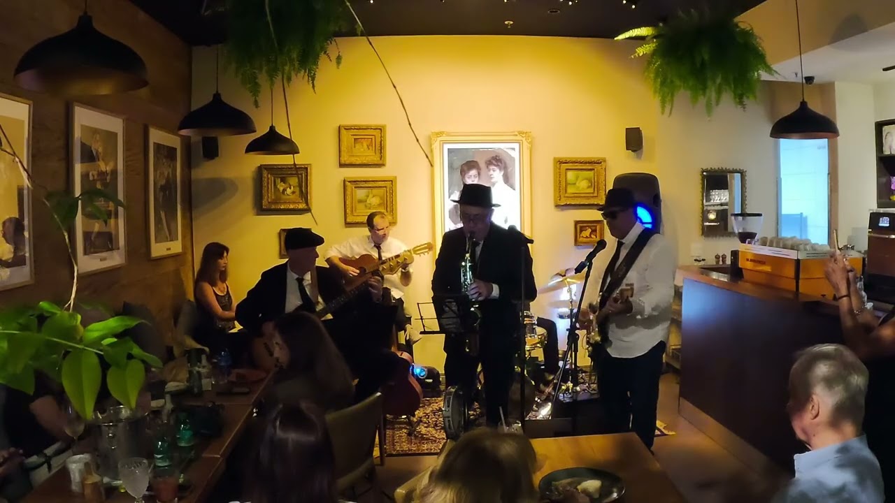Fly to the moon, Banda Bossa Carioca