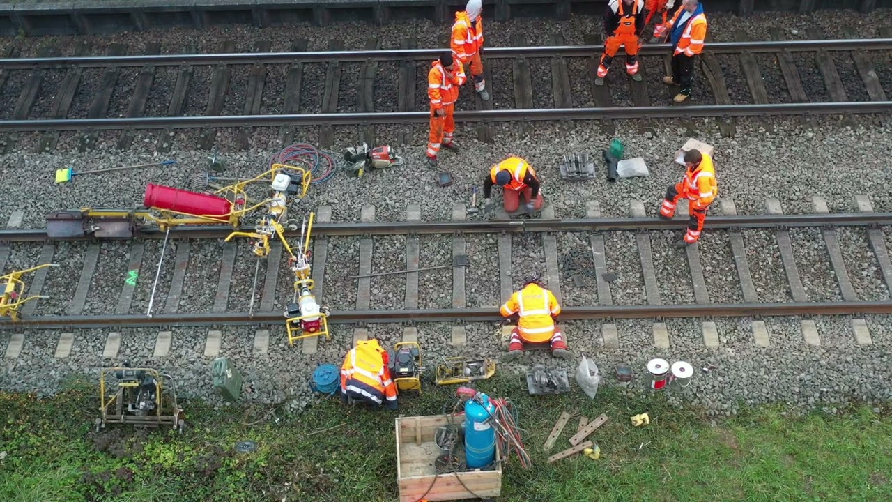Schienenwechsel Waldshut - Albbruck: Schweißarbeiten BÜ Dogern KM 321,1