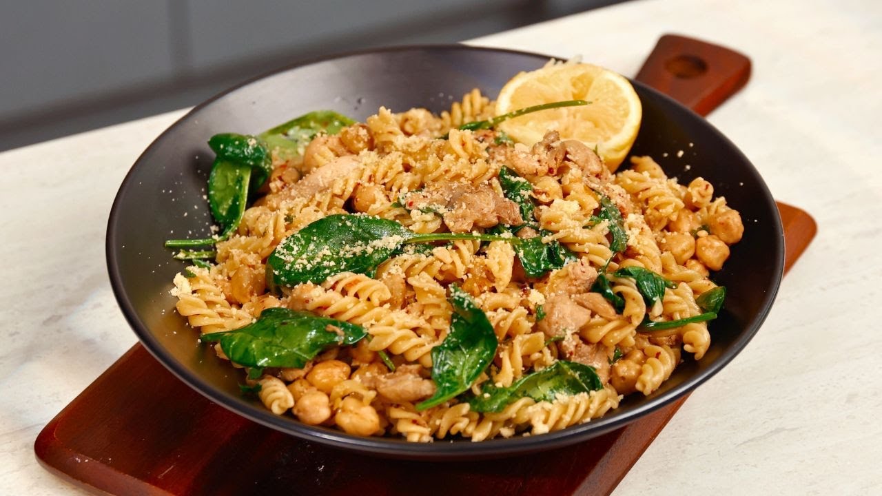 Quick meal, High Protein Chickpea & Chicken Pasta!