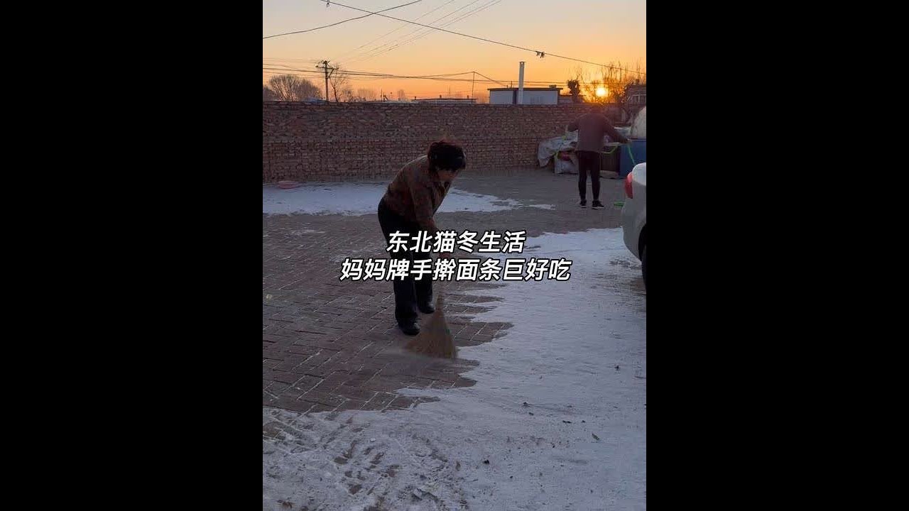好久没吃到我妈做的手擀面了 今天让我妈擀点面条 再炸个肉酱卤～四口人吃了三样饭#青年创作者成长计划 #记录我的农村生活 #烟火气满满的乡村美食