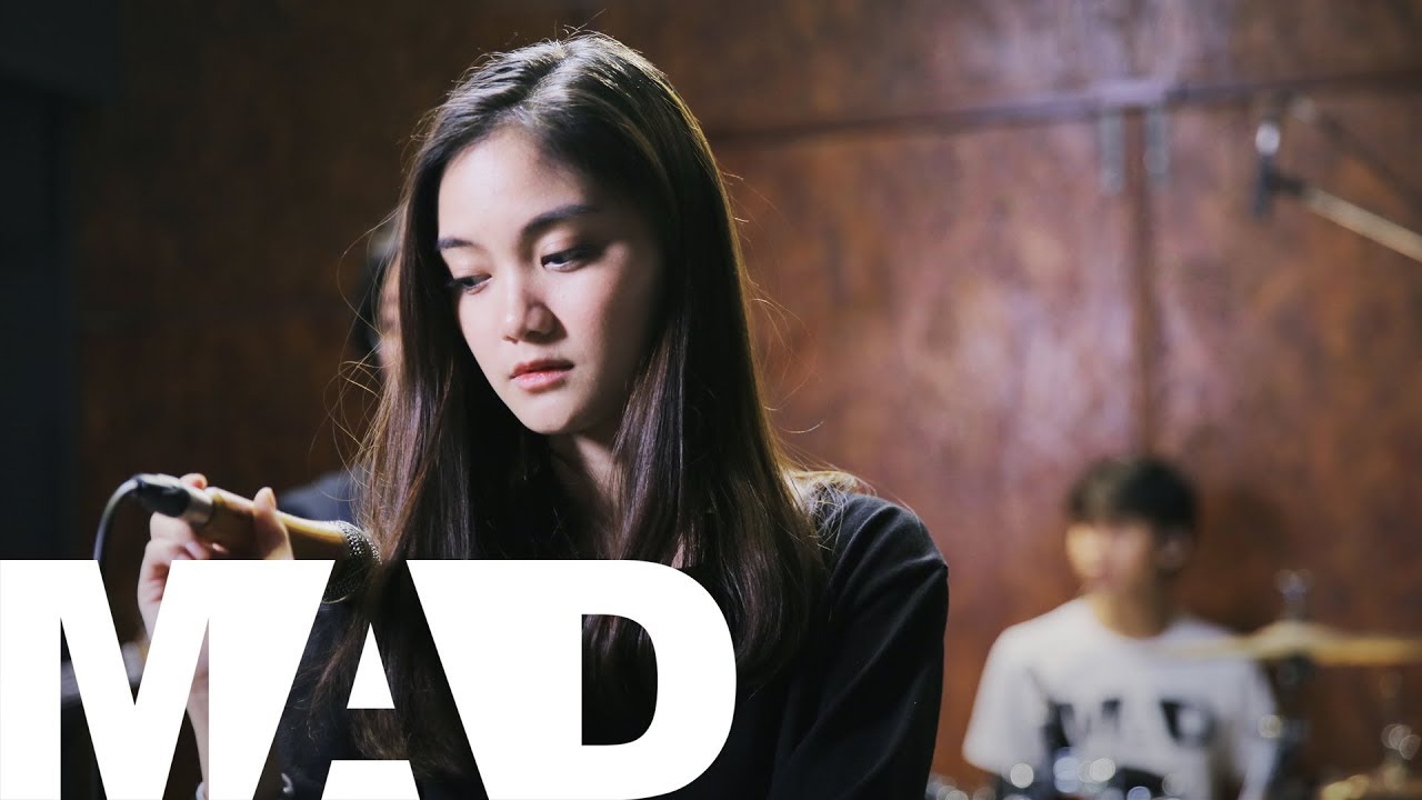 [MAD] ฝากใบลา - เนย ภัสวรรณ (Cover) | Aoy Amornphat Feat. Mint Passakorn