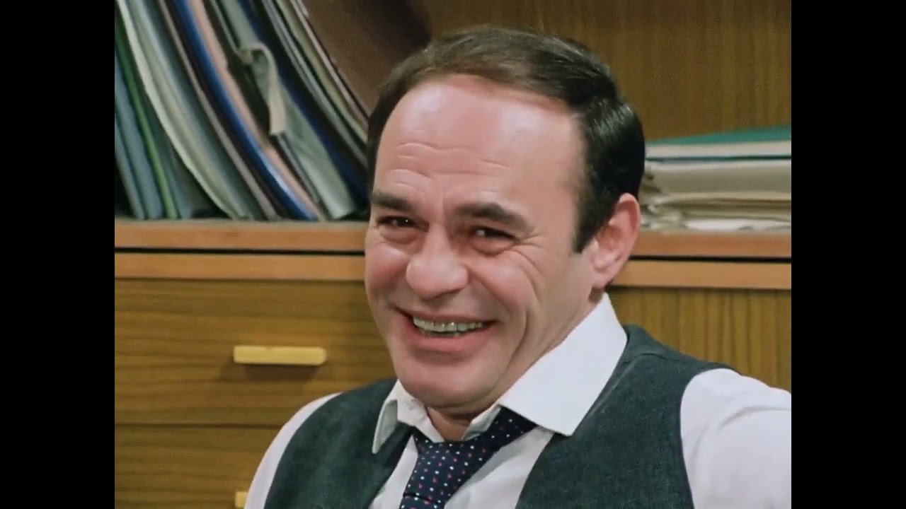 Alternatywy 4 (1983) Odc.9 "Upadek" ...pani Ewo, proszę do mnie do gabinetu...