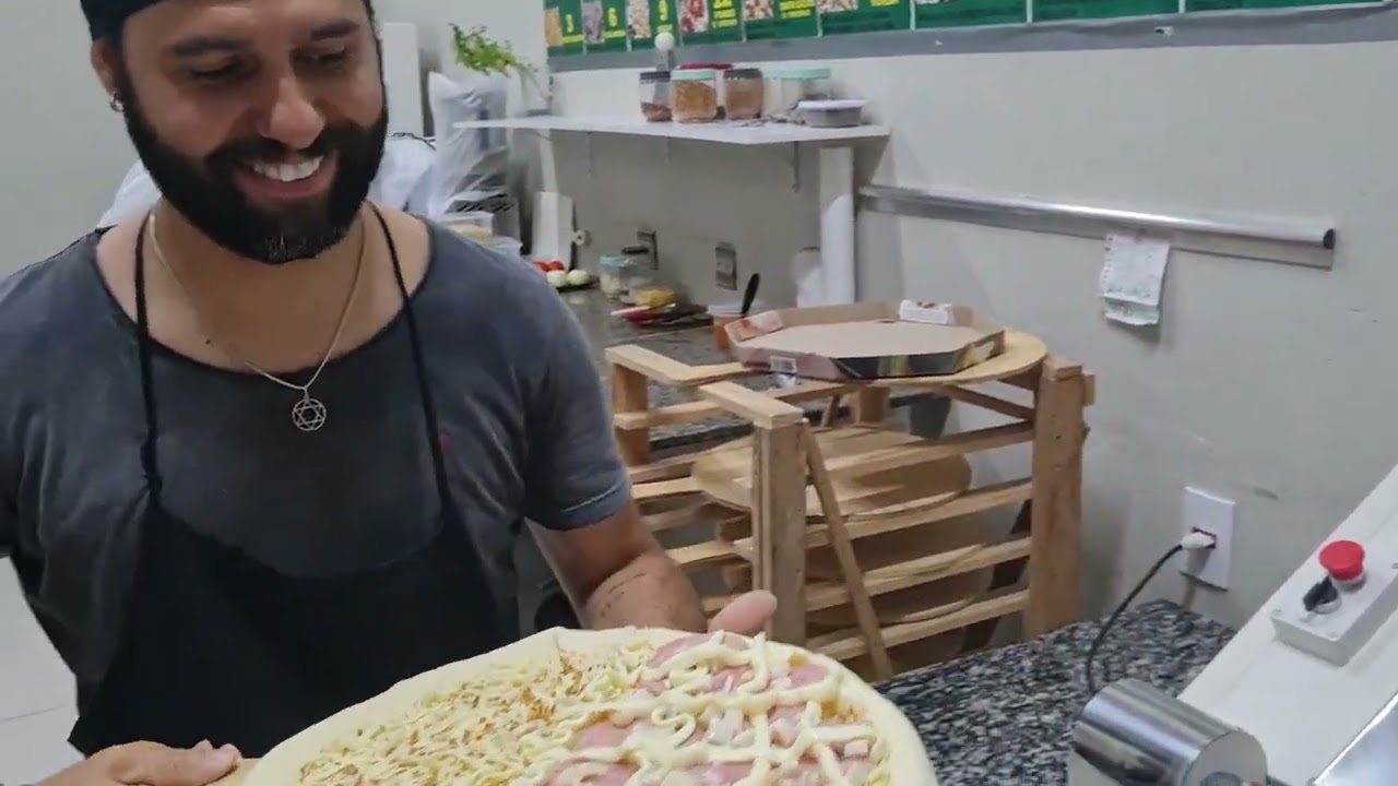 Veja como é feita a pizza artesanal e familiar na Palermo Pizzaria em Franca SP.