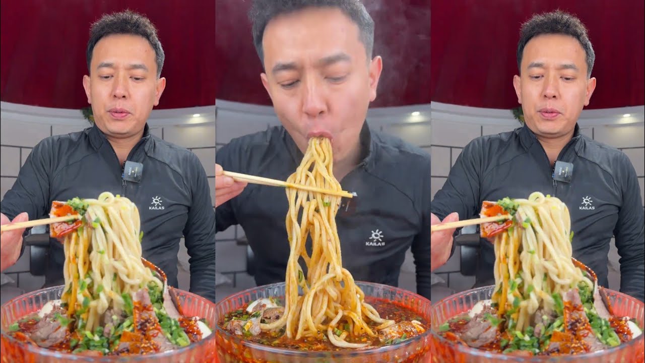 ASMR-видео: говяжья лапша с яйцами и острым чесночным соусом.
