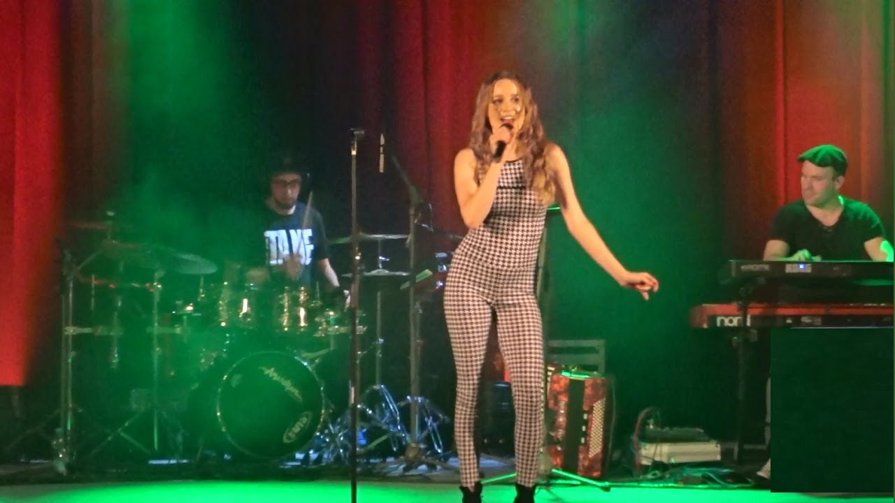 Kristina  jabĺčko Opava ♥ 18.11.2015 ~ Živě HD