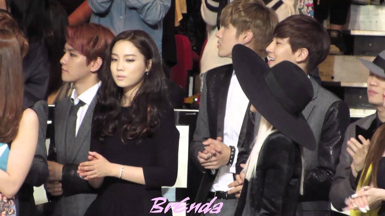 131122 MAMA in HK ChanYeol & BaekHyun stay together