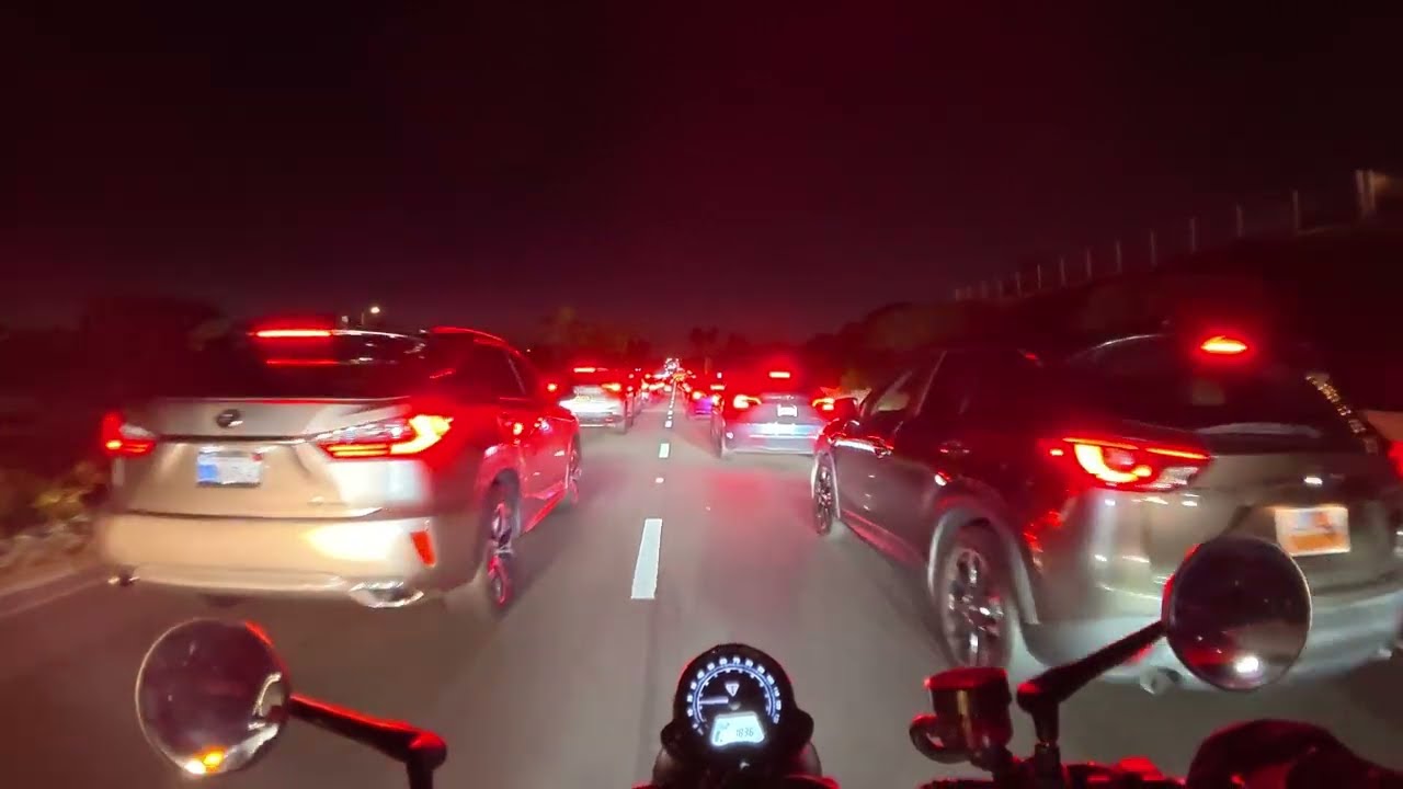 Night Filtering in the City: Triumph Street Scrambler ASMR