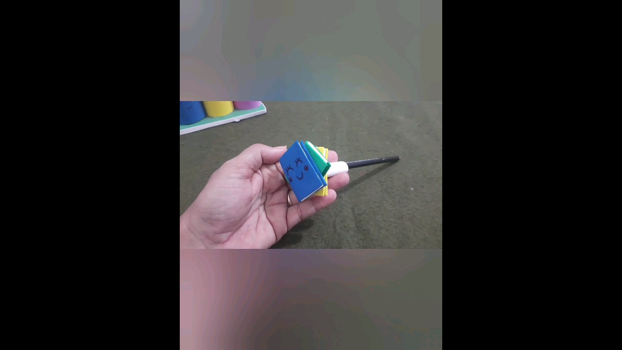 Ponteira de l&aacute;pis Livrinho em E.V.A F&aacute;cil/Volta &agrave;s Aulas!