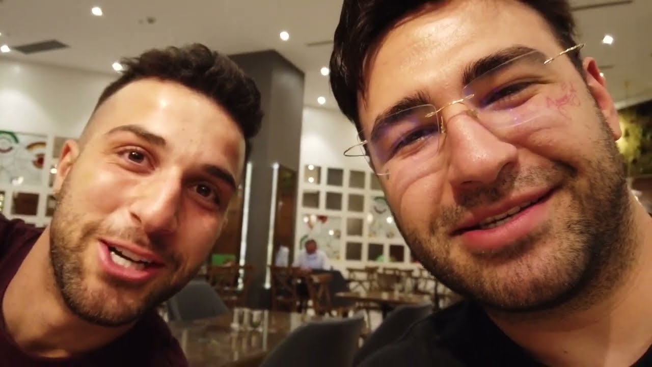 هرجا میرم دنبالم مییاد مهتی🤣